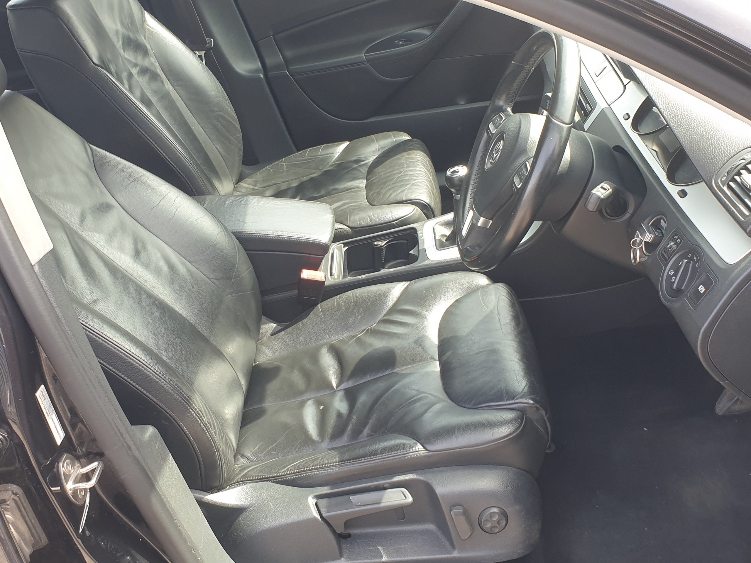 VOLKSWAGEN PASSAT 2.0 TDI HIGHLINE PLUS SALOON 4DR DIESEL MANUAL EURO 5 110 PS...
